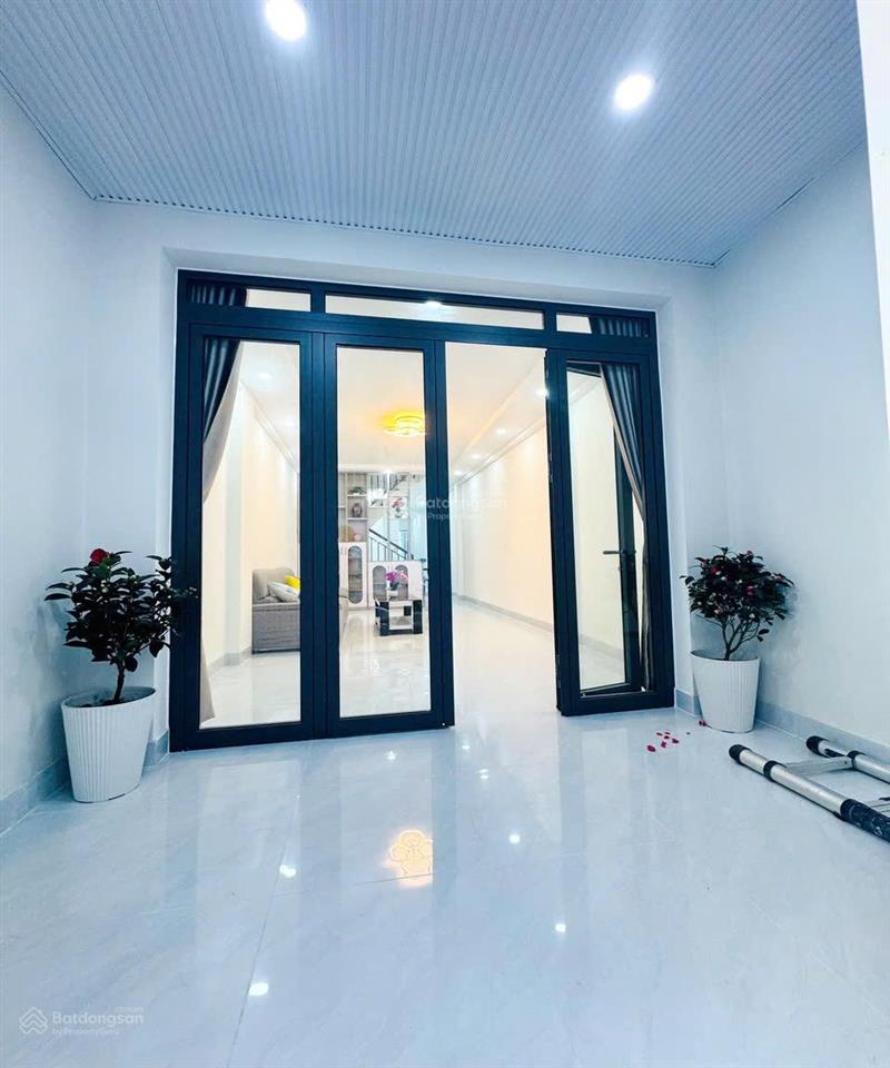 Nhà đẹp 2 tầng 119,2m2 diện tích sử dụng, có sân vườn sau nhà đường huỳnh tấn phát  quận 7