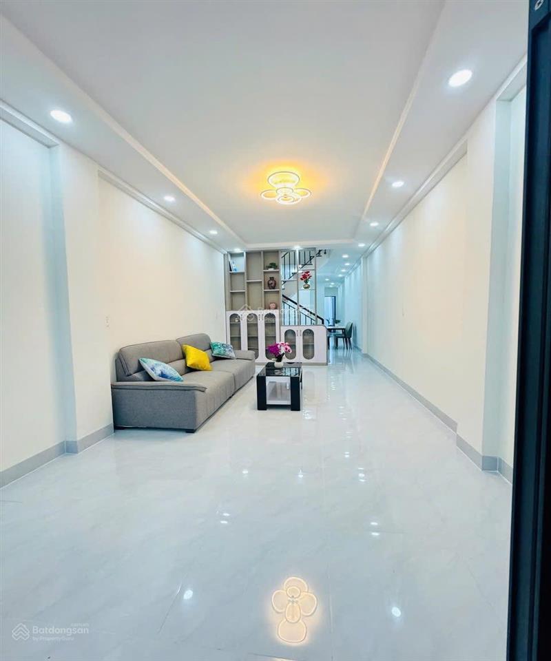 Nhà đẹp 2 tầng 119,2m2 diện tích sử dụng, có sân vườn sau nhà đường huỳnh tấn phát  quận 7
