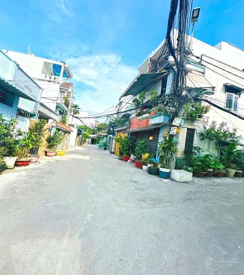 Nhà cấp 4 hẻm 6m xe hơi thoải mái đường huỳnh tấn phát  quận 7