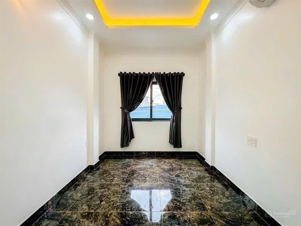 Nhà đẹp hẻm 4m htp p. tân phú, quận 7  cách mặt tiền huỳnh tấn phát giá hơn 5 tỷ còn thương lượng