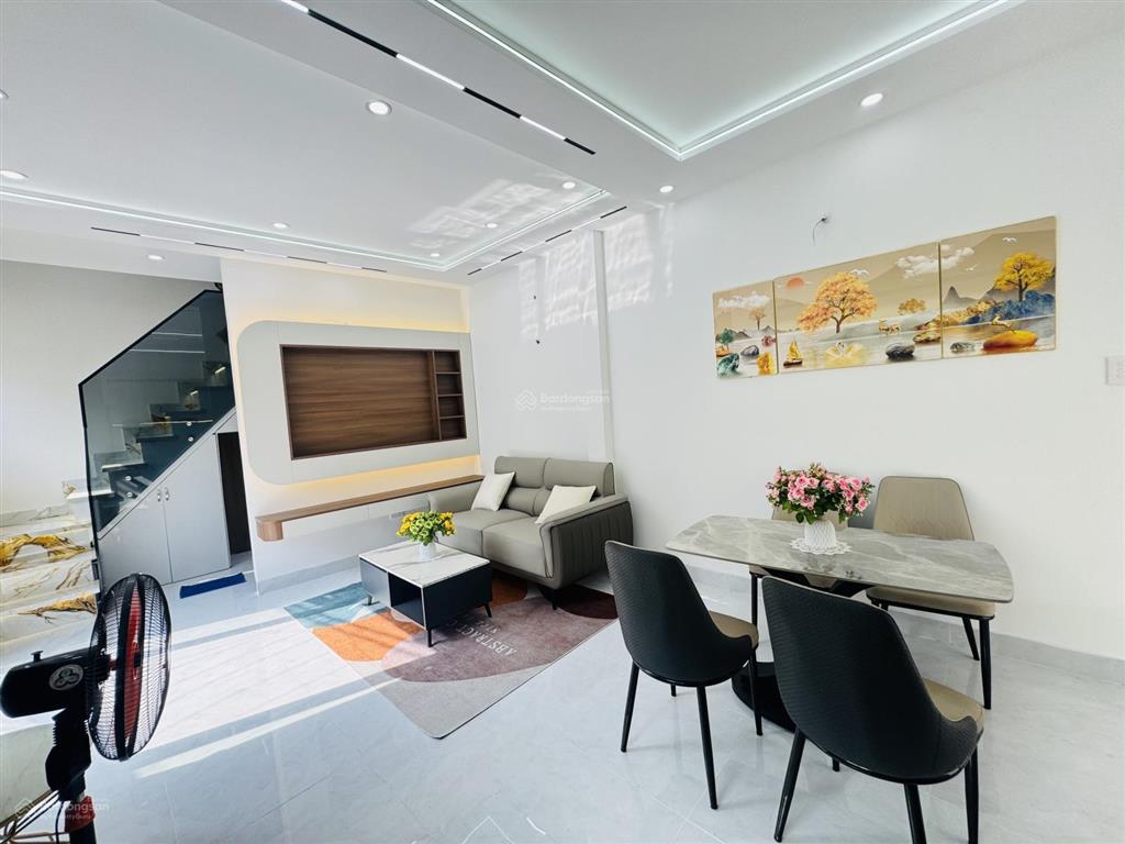 Nhà phố gốc 2 mặt tiền thoáng mát hẻm 3m quận 7