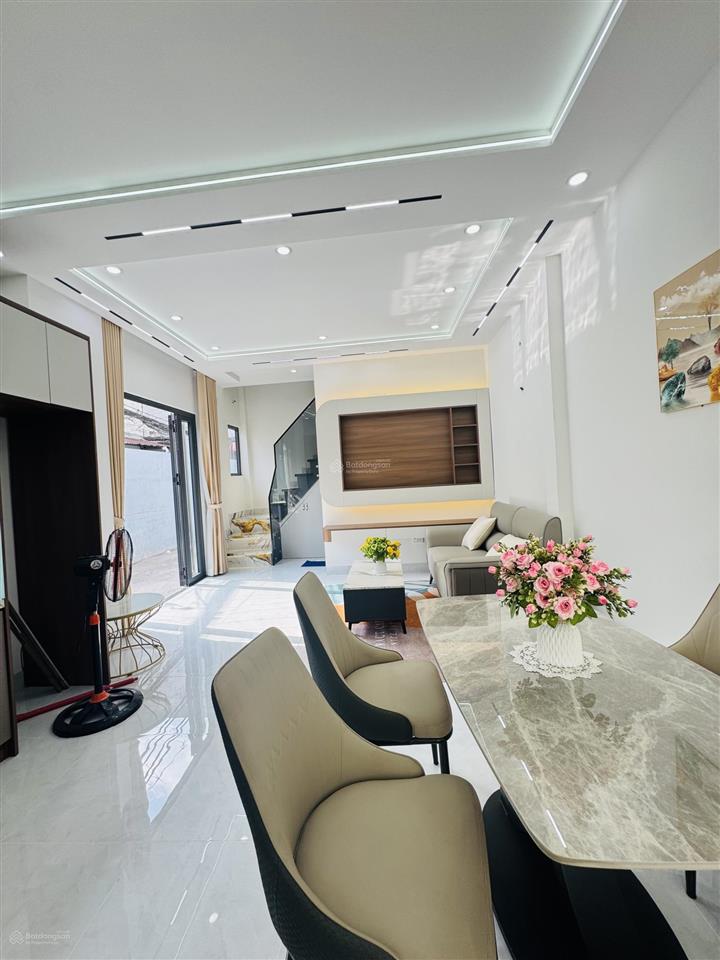 Nhà phố gốc 2 mặt tiền thoáng mát hẻm 3m quận 7