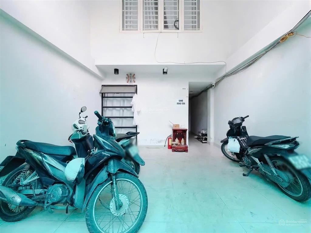 Nhà diện tích 4,2x18m  xây 5 tầng xe hơi đến nhà  lâm văn bền quận 7