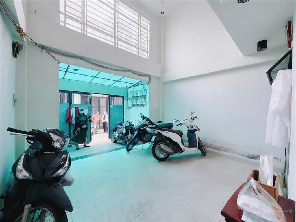 Nhà diện tích 4,2x18m  xây 5 tầng xe hơi đến nhà  lâm văn bền quận 7