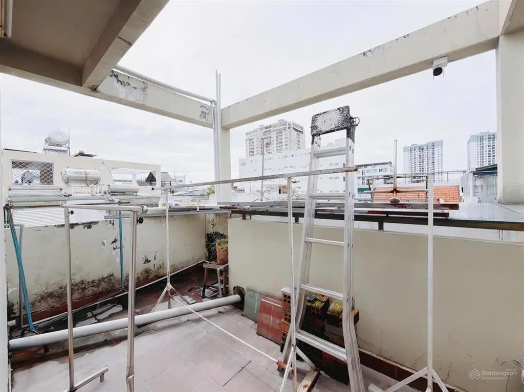 Nhà diện tích 4,2x18m  xây 5 tầng xe hơi đến nhà  lâm văn bền quận 7