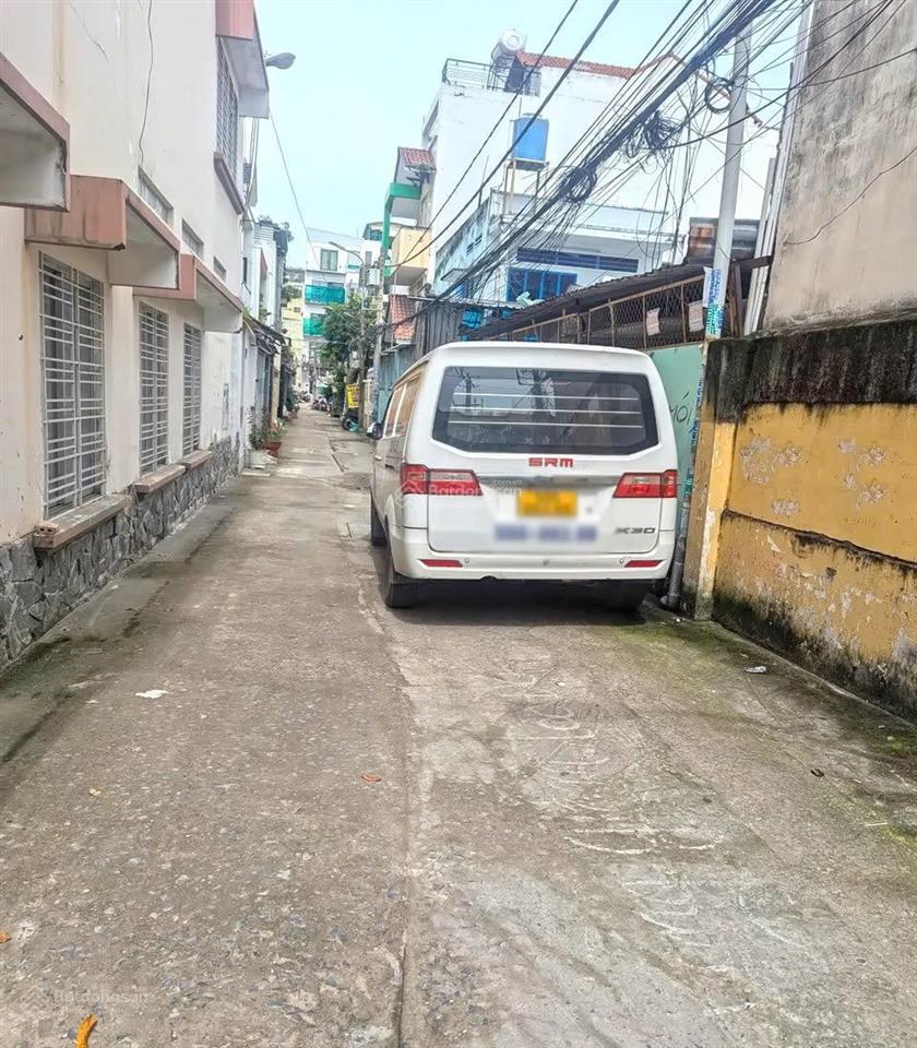 Nhà diện tích 4,2x18m  xây 5 tầng xe hơi đến nhà  lâm văn bền quận 7
