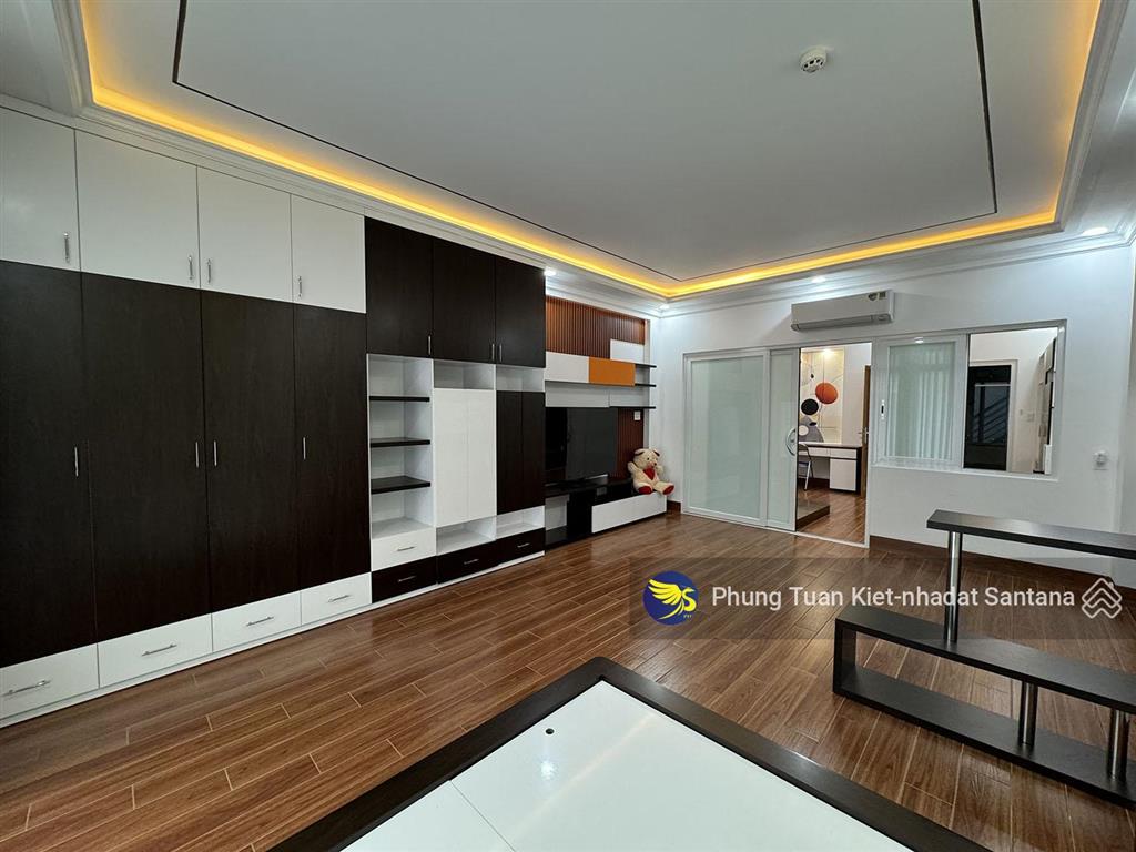 Cho thuê nhà hầm, 4l, st,thang máy (dtsd400m2) full ntccđ/chỉ 666/64/12 ba tháng hai,p.diên hồng