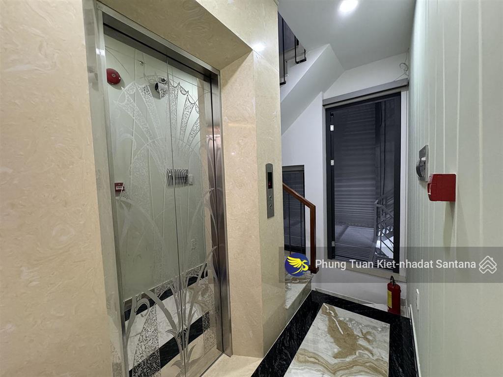 Cho thuê nhà hầm, 4l, st,thang máy (dtsd400m2) full ntccđ/chỉ 666/64/12 ba tháng hai,p.diên hồng