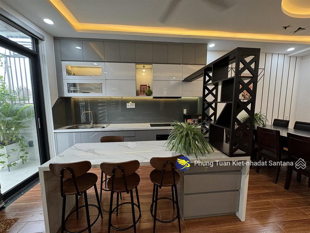 Cho thuê nhà hầm, 4l, st,thang máy (dtsd400m2) full ntccđ/chỉ 666/64/12 ba tháng hai,p.diên hồng