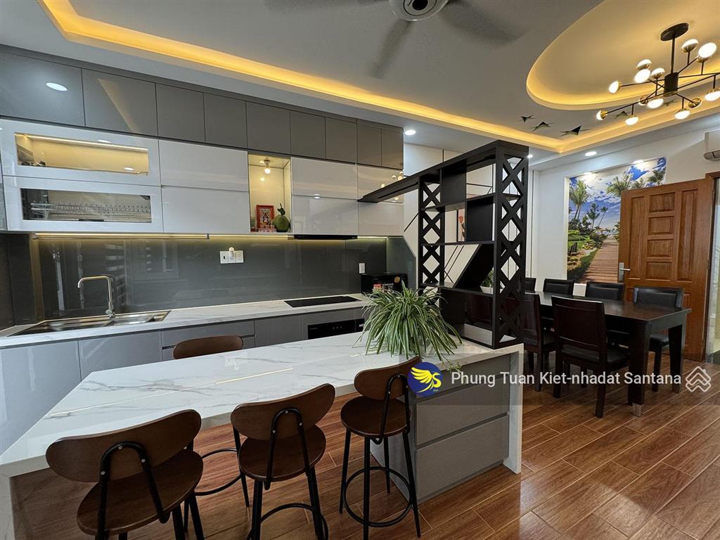 Cho thuê nhà hầm, 4l, st,thang máy (dtsd400m2) full ntccđ/chỉ 666/64/12 ba tháng hai,p.diên hồng