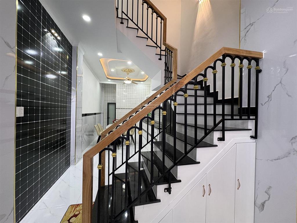 Nhà phố 3 lầu tk tân cổ điển, full nội thất cao cấp, hẻm xe hơi khu vip lê lợigần đh công nghiệp