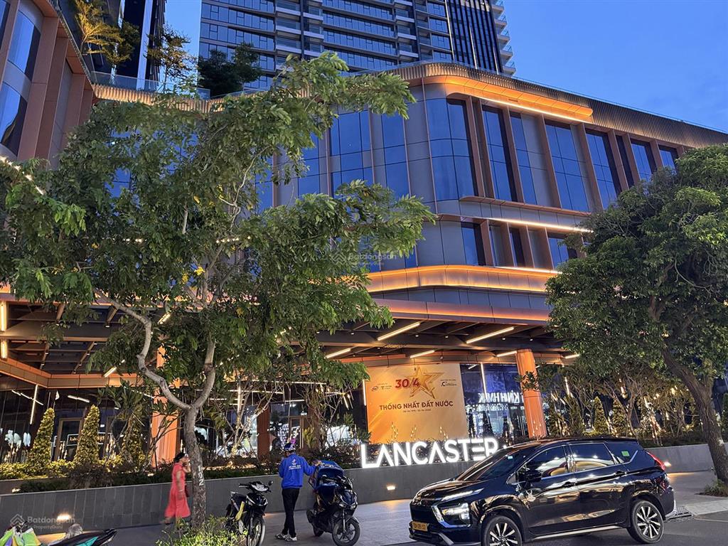 Nhà phố 5 tầng, 11 phòng dịch vụ, đang cho thuê khoán 42tr/tháng khu vip trần đình xugần lancaster