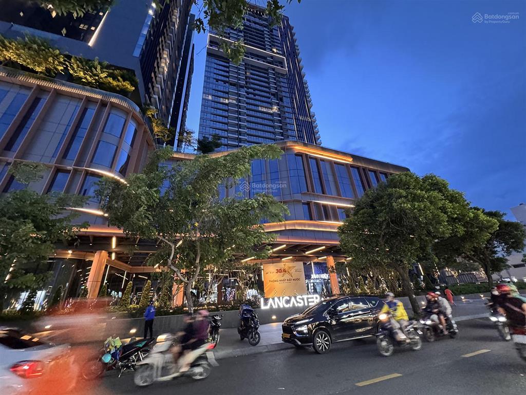 Nhà phố 5 tầng, 11 phòng dịch vụ, đang cho thuê khoán 42tr/tháng khu vip trần đình xugần lancaster