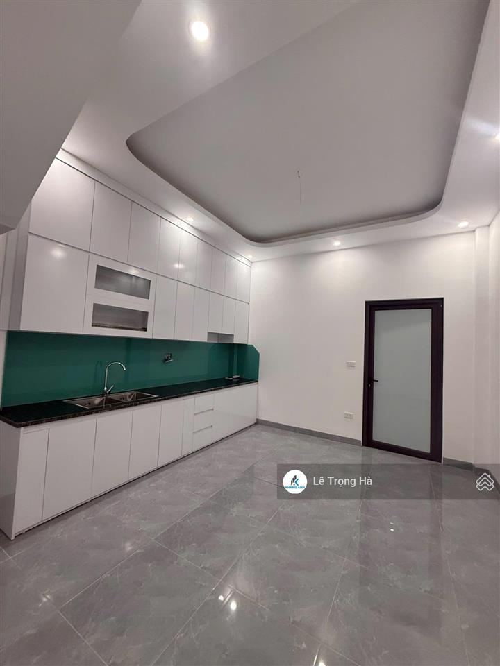 Bán nhà 80m2 x 5 tầng. thang máy + sân để xe oto. cách kđt đô nghĩa 4km. gia 7.3 tỷ có thương lượng