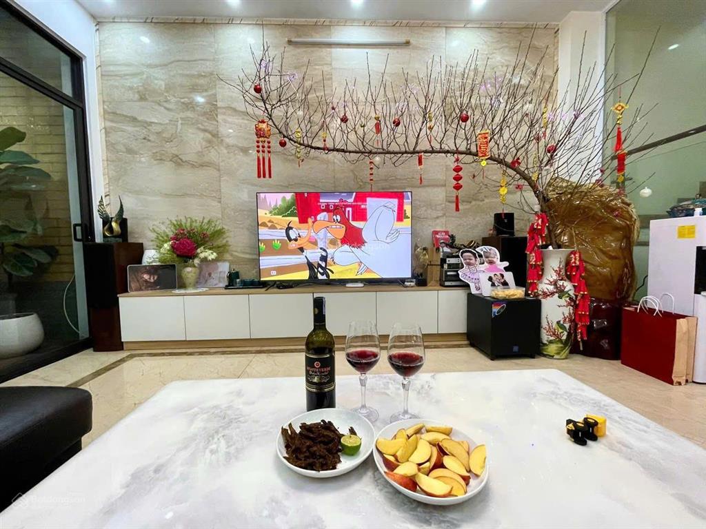Bán nhà mặt đường hoàng thế thiện nhà đẹp, vị trí vip giá hợp lý