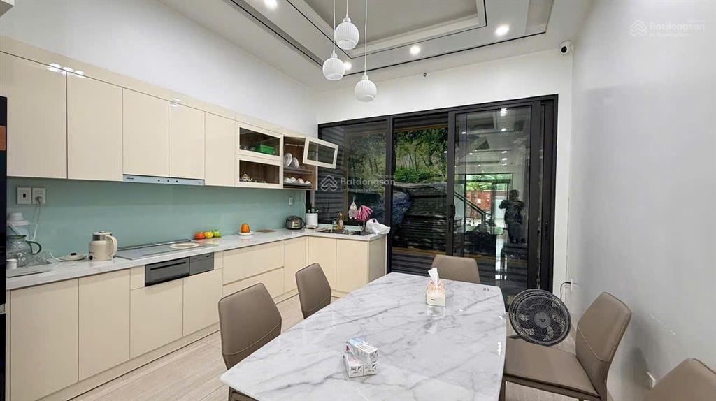 Bán nhà mặt đường văn cao  dòng tiền ổn định 45 triệu/tháng