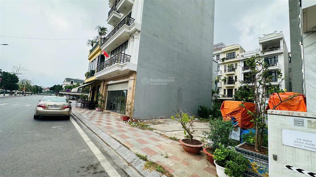 Siêu phẩm 3 lô liền kề mặt đường thế lữ ngang 8.4m cực đẹp