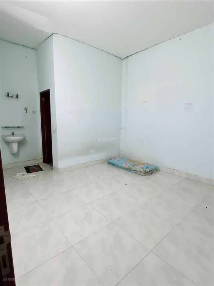 Bán gấp lô đất mặt tiền đường vườn thơm, diện tích 9x30m, giá 6.5 tỷ (tl), đường rộng 12m thông