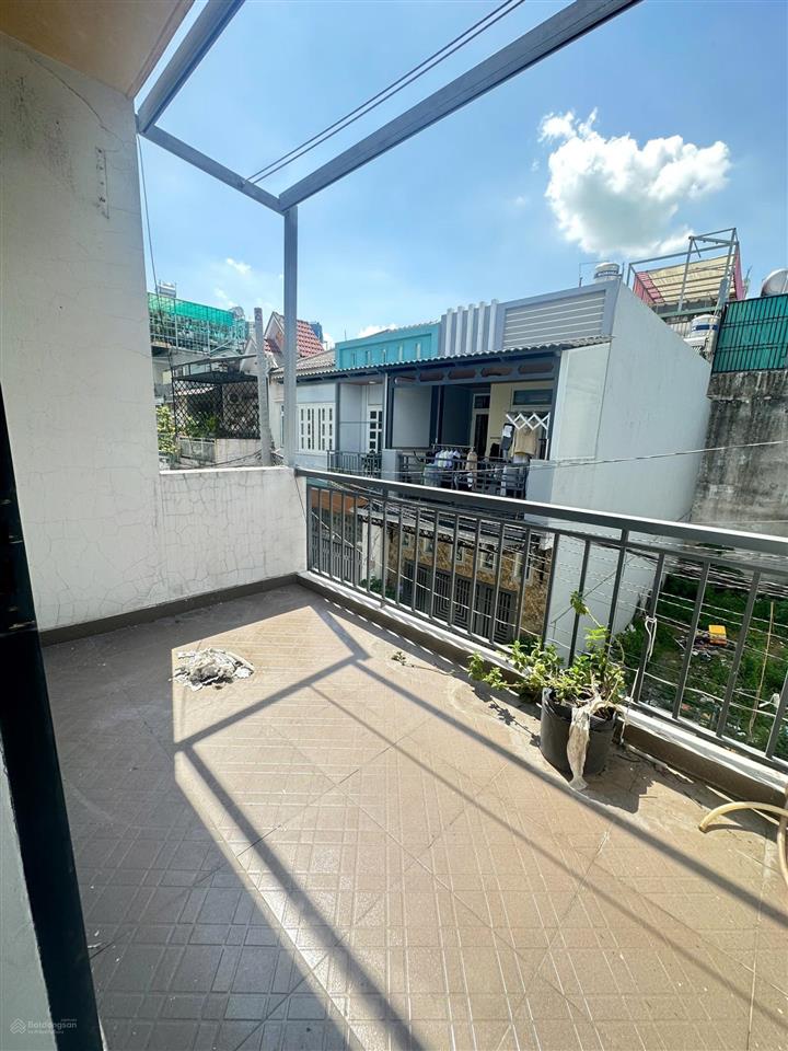 Bán nhà hẻm 6m đường bình thành, dt 4mx13m, 1 lầu, nhà còn mới, giá 4,55 tỷ (tl), hẻm thông 6m