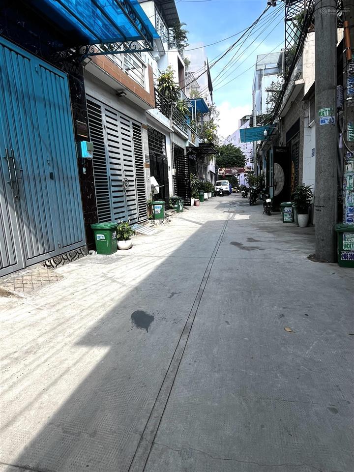 Bán nhà hẻm 6m đường bình thành, dt 4mx13m, 1 lầu, nhà còn mới, giá 4,55 tỷ (tl), hẻm thông 6m