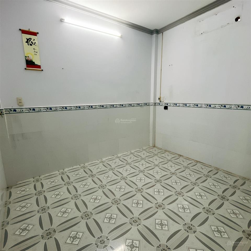 Nhà mới dọn vào ở ngay, dt 4mx13m, 1 lầu, giá 5.4 tỷ (tl), hẻm xe hơi 363 đất mới