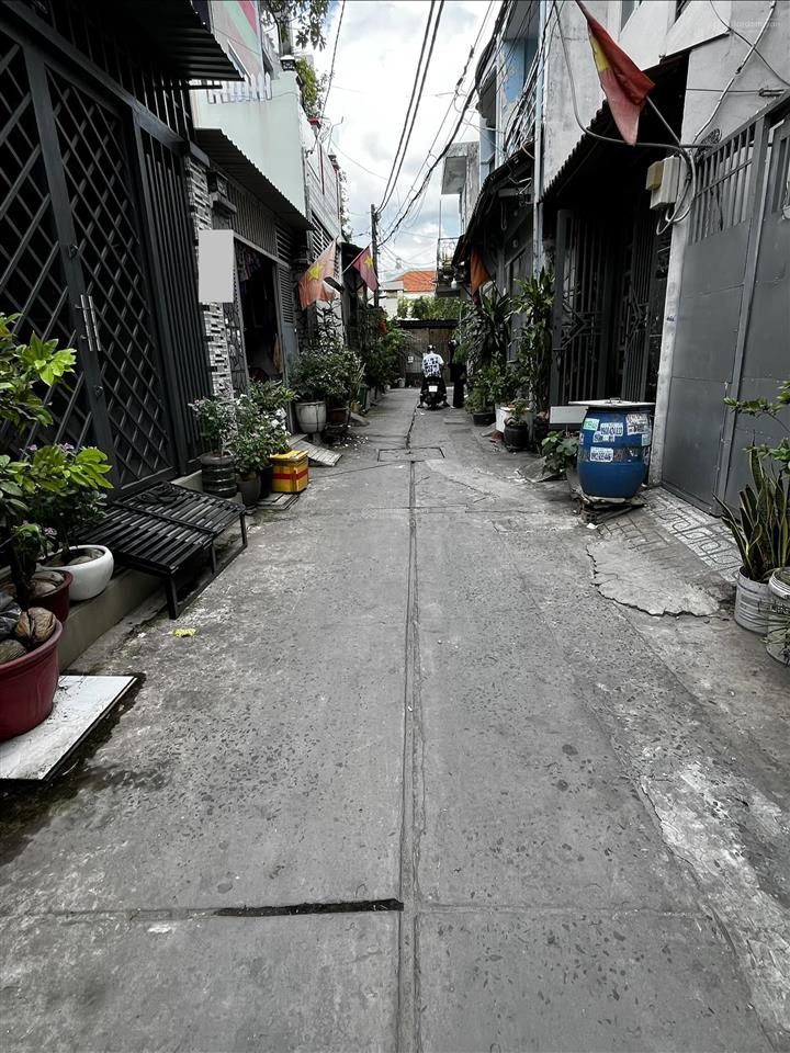 Bán đất giá rẻ (tặng nhà cấp 4) đường số 2 mã lò, dt 4m x 17m, giá 4,25 tỷ tl, đường rộng 3m thông