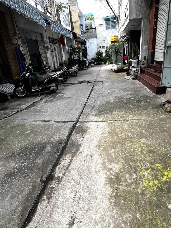 Bán nhà hẻm 6m đường số 4 (ngay hồ xử lý nước thải), diện tích 4mx17m, nhà cấp 4, giá 5.2 tỷ (tl)