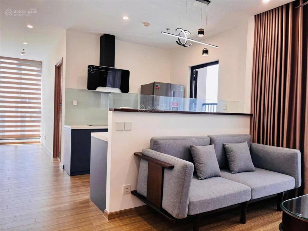 Gia đình tôi cho thuê 2pn view hồ masteri west heights, miễn phí dịch vụ, sẵn chỗ đỗ ô tô hầm