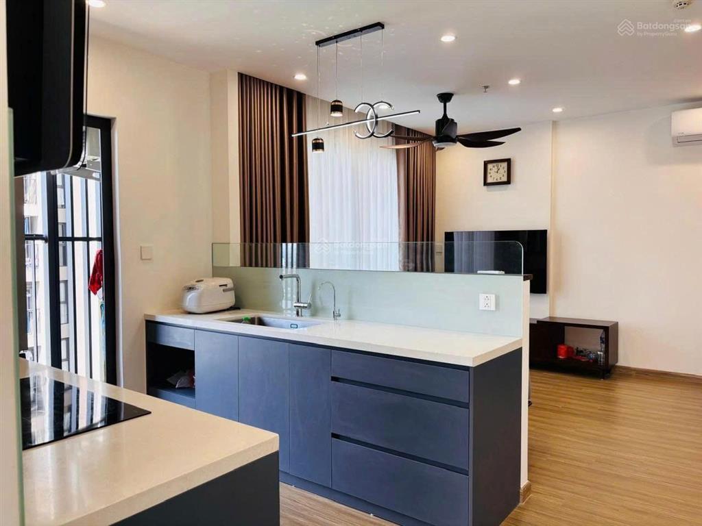 Gia đình tôi cho thuê 2pn view hồ masteri west heights, miễn phí dịch vụ, sẵn chỗ đỗ ô tô hầm