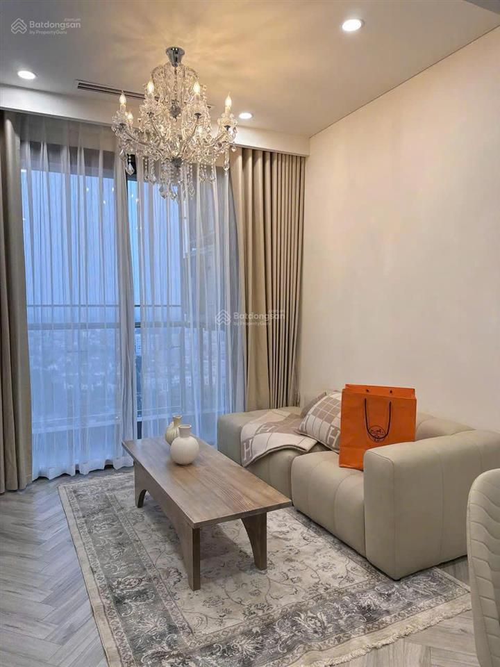 Gia đình tôi cho thuê 2pn view hồ masteri west heights, miễn phí dịch vụ, sẵn chỗ đỗ ô tô hầm