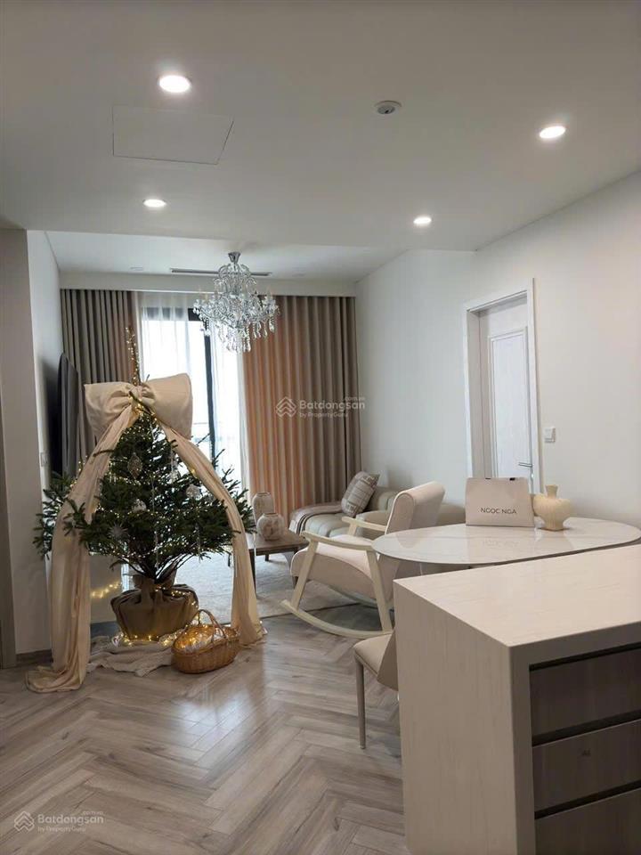 Gia đình tôi cho thuê 2pn view hồ masteri west heights, miễn phí dịch vụ, sẵn chỗ đỗ ô tô hầm