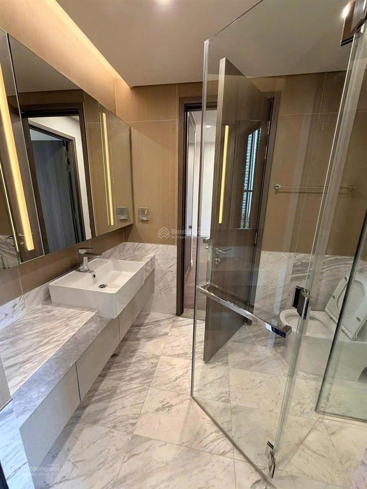 Gia đình tôi cho thuê 2pn view hồ masteri west heights, miễn phí dịch vụ, sẵn chỗ đỗ ô tô hầm