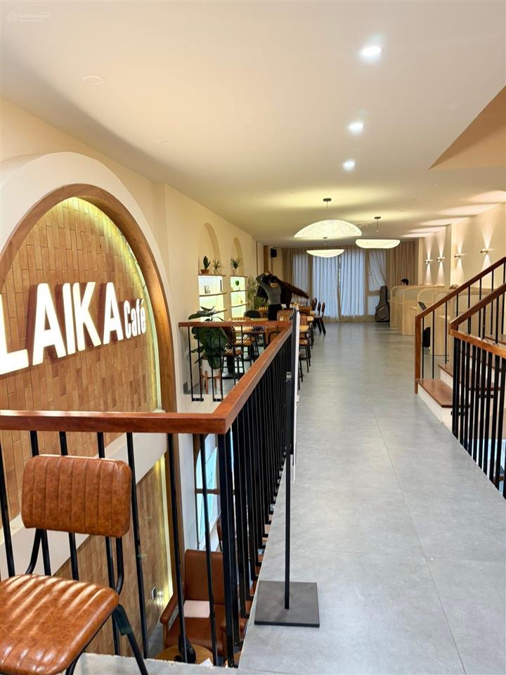 Chính chủ tôi cần bán nhanh căn liền kề mặt phố chùa láng, q đống đa, dt 120 m2, 7 tầng, mt 5m