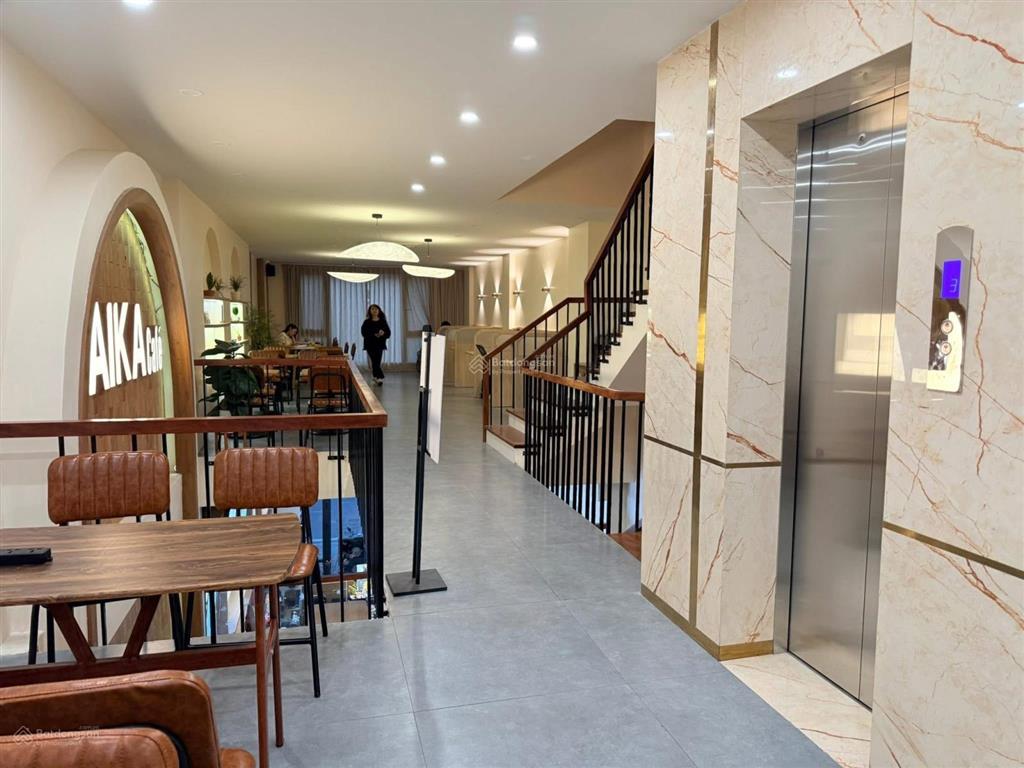 Chính chủ tôi cần bán nhanh căn liền kề mặt phố chùa láng, q đống đa, dt 120 m2, 7 tầng, mt 5m