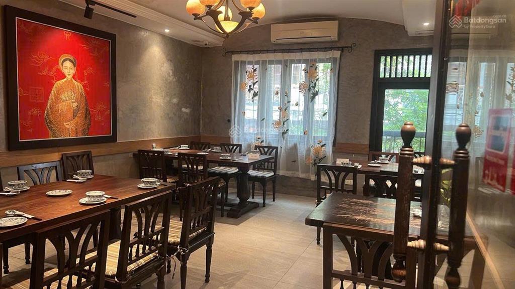 Chính chủ cần bán gấp nhà phố đào tấn, quận ba đình, dt 135 m2, 4 tầng, mt 11 m, 70 tỷ