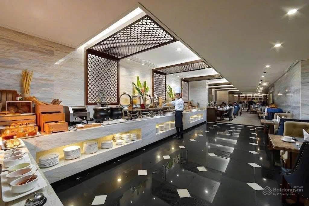 Chính chủ cần chuyển nhượng tòa khách sạn trung tâm phố cổ, quận hoàn kiếm, dt 340 m2, 11 tầng,