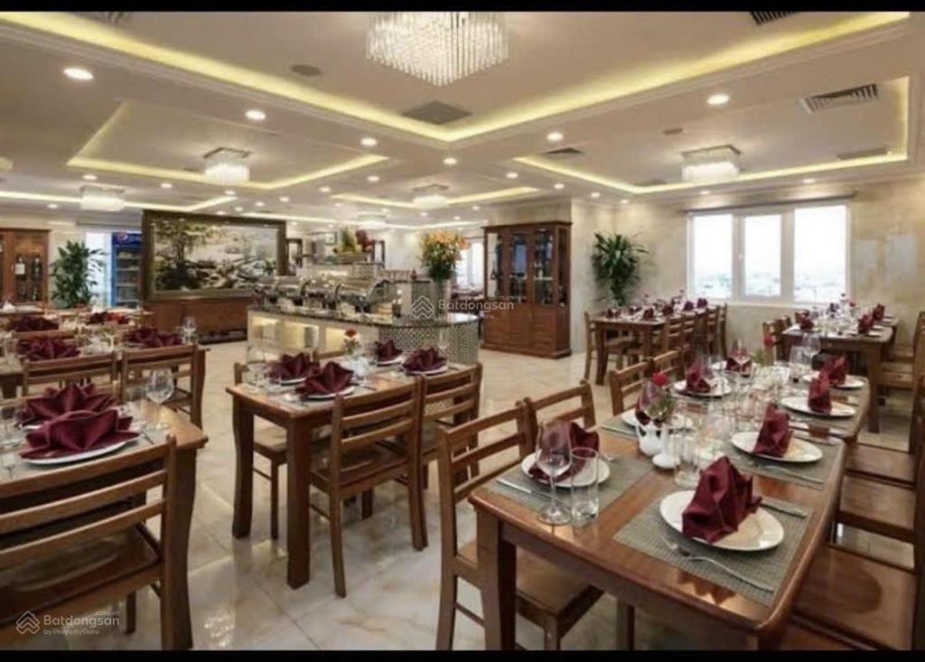 Bác vân định cư ở nước ngoài cần bán tòa khách sạn trung tâm phố cổ, dt 340m, 11 tầng, mt 8,5 m