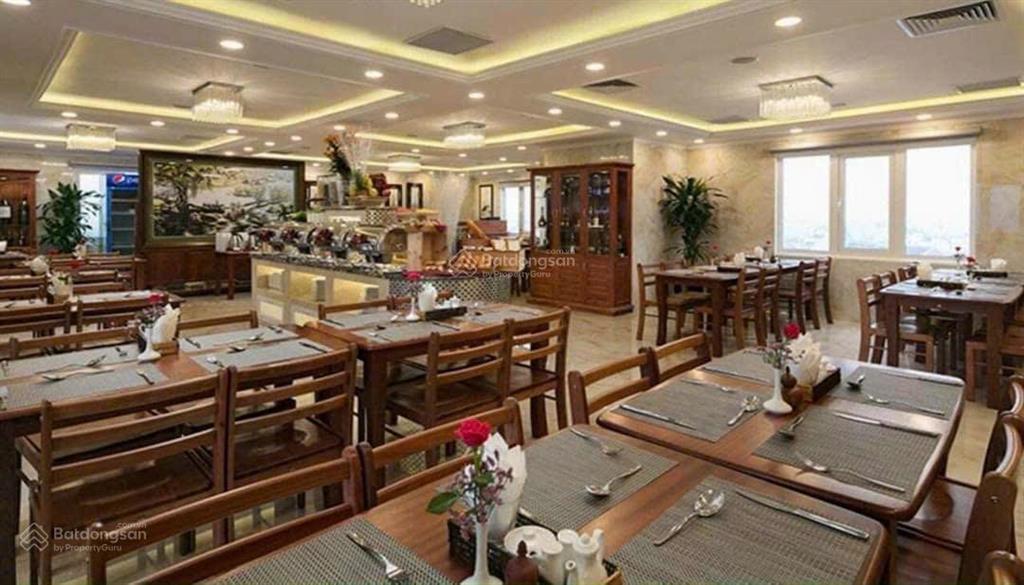 Bác vân định cư ở nước ngoài cần bán tòa khách sạn trung tâm phố cổ, dt 340m, 11 tầng, mt 8,5 m