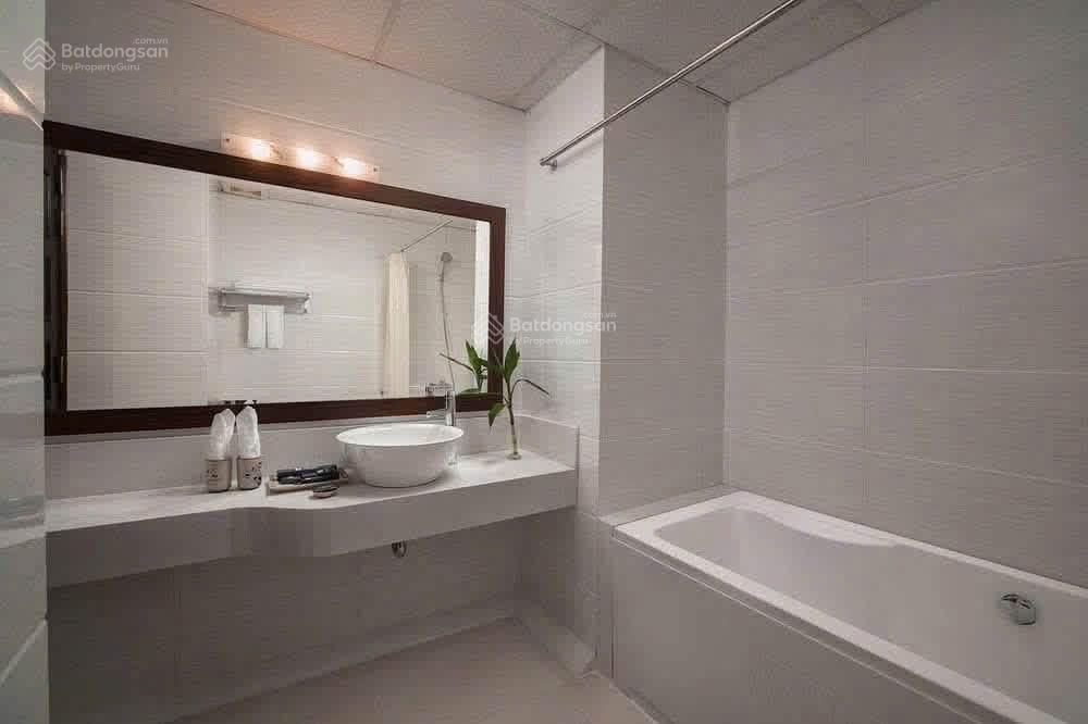 (chính chủ) gửi bán khách sạn trung tâm phố cổ, quận hoàn kiếm  dt 125m2, 10 tầng, mt rộng 8m