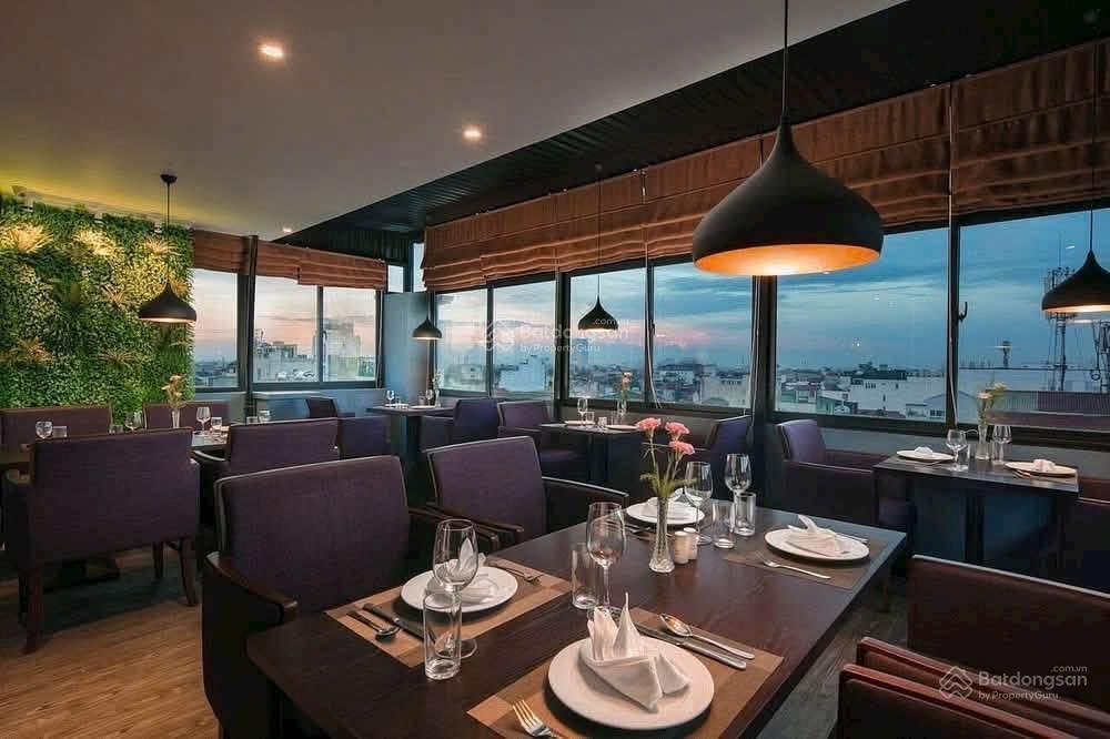 Chính chủ cần bán nhanh toà khách sạn trung tâm phố cổ, gần bờ hồ, hà nội. diện tích 200 m2, 9 tầng