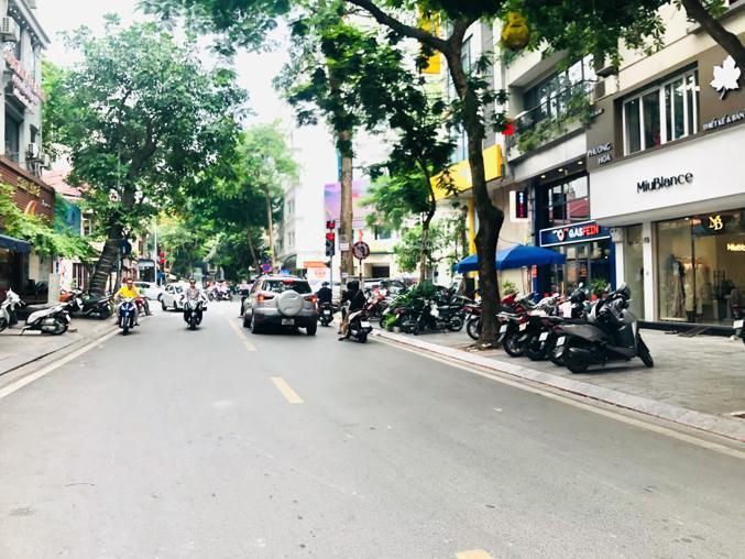 (chính chủ) cần bán nhà phố hàng bún, quận ba đình, hà nội. dt 180 m2, mt 7,6 m, 120 tỷ