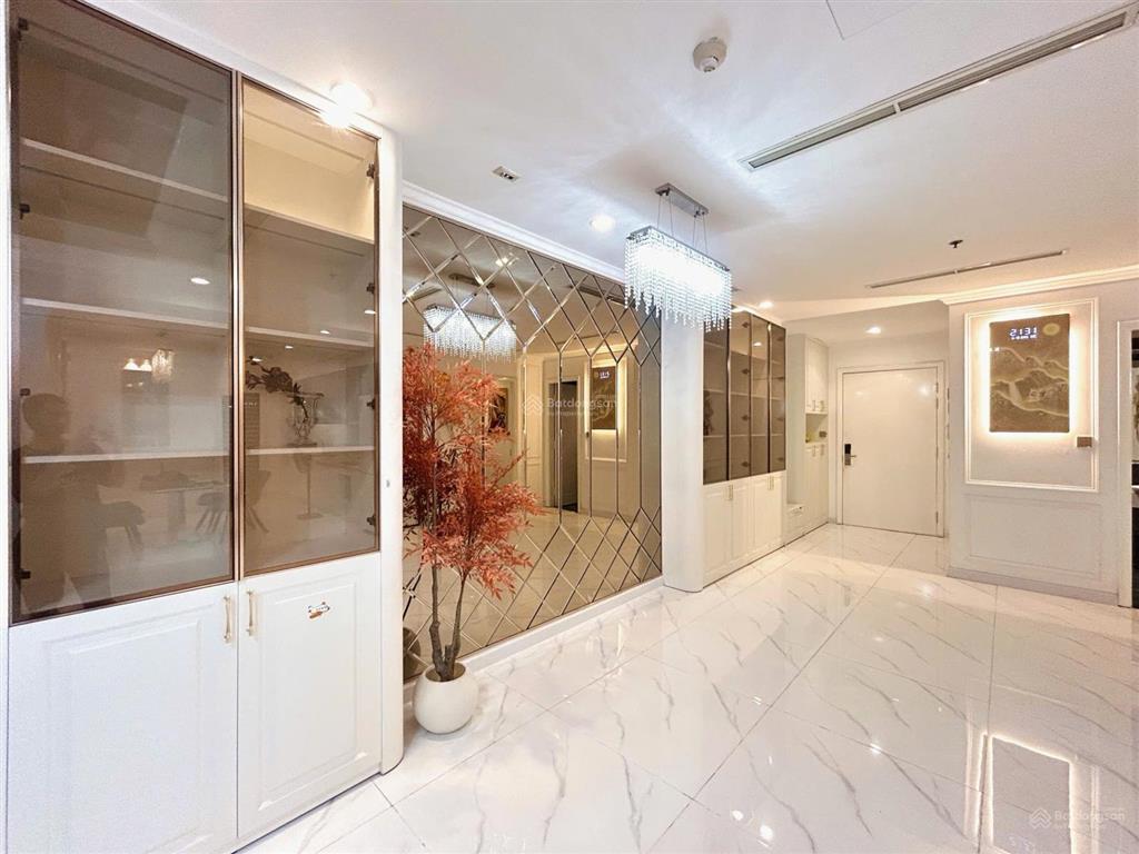 Cho thuê căn hộ landmark1 07 view công viên lanmark81 126m2 giá 65tr