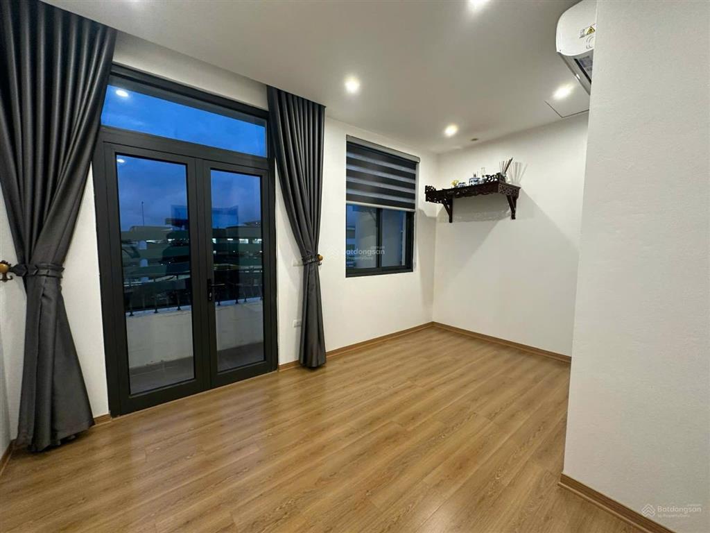 Cho thuê căn liền kề hải âu xây 5 tầng có thang máy phù hợp vừa ở vừa kinh doanh giá 30tr/tháng
