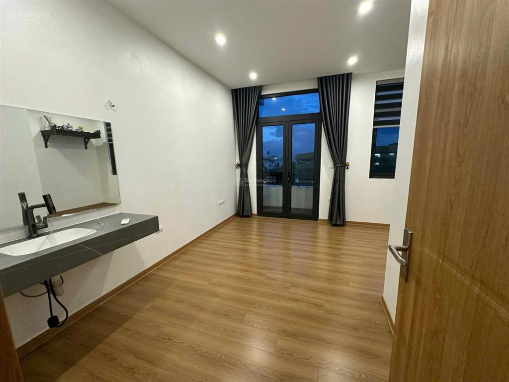 Cho thuê căn liền kề hải âu xây 5 tầng có thang máy phù hợp vừa ở vừa kinh doanh giá 30tr/tháng