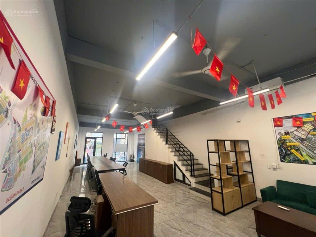 Cần cho thuê shophouse sàn 90m2, hoàn thiện 2 tầng có đủ bàn ghế, đồ dùng văn phòng. giá thuê 15tr.