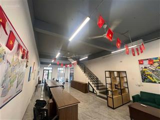 Cần cho thuê shophouse sàn 90m2, hoàn thiện 2 tầng có đủ bàn ghế, đồ dùng văn phòng. giá thuê 15tr.