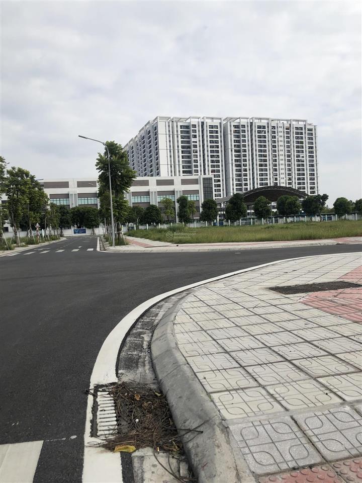 Gia đình bán gấp lô đất trong lõi kđt vệ tinh hòa lạc  sẵn sổ  full thổ cư