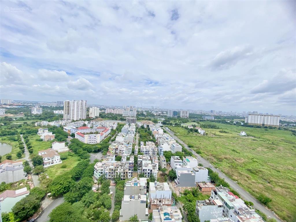 2.12 tỷ ở ngay căn 2pn sài gòn intela, nhà trống cơ bản, tầng cao, tặng nội thất