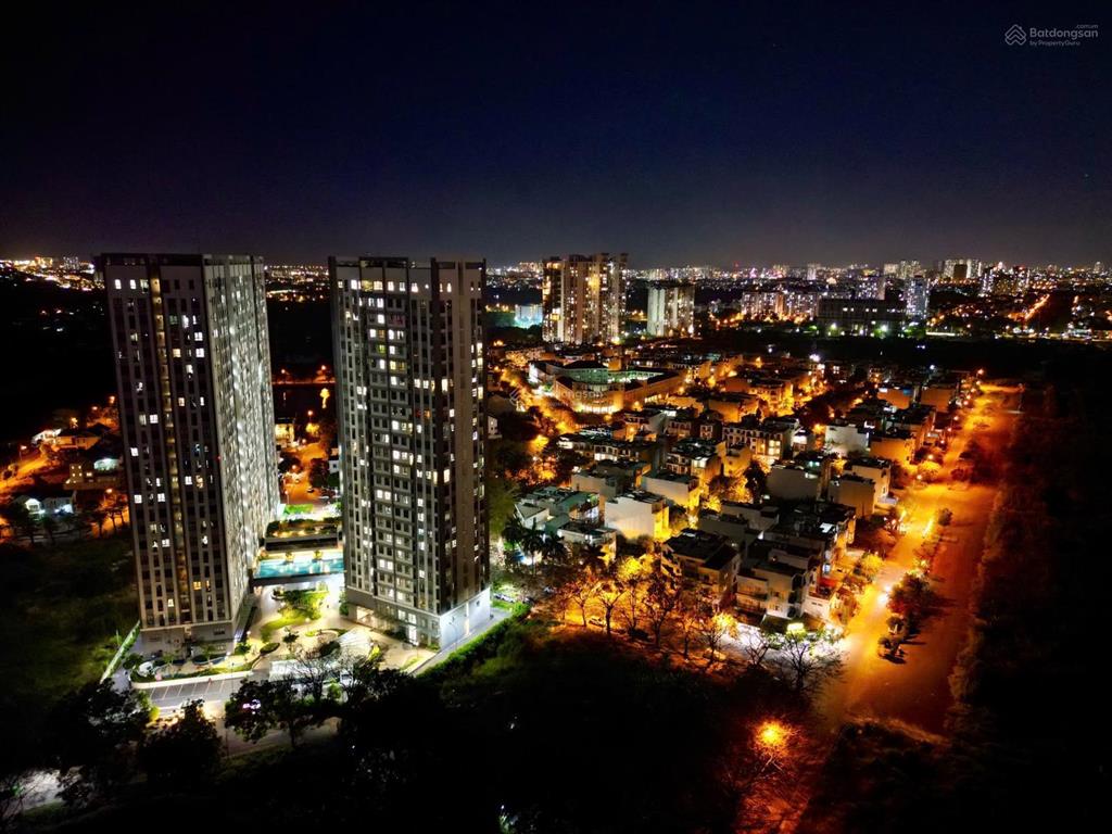 2.12 tỷ ở ngay căn 2pn sài gòn intela, nhà trống cơ bản, tầng cao, tặng nội thất