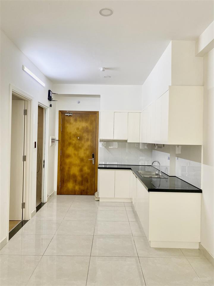 2.12 tỷ ở ngay căn 2pn sài gòn intela, nhà trống cơ bản, tầng cao, tặng nội thất